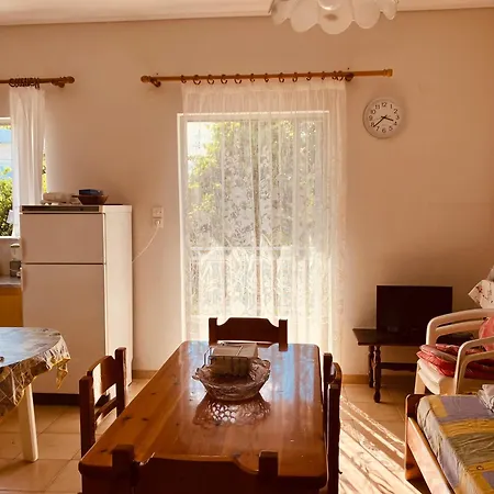 Dimitras Apartment *